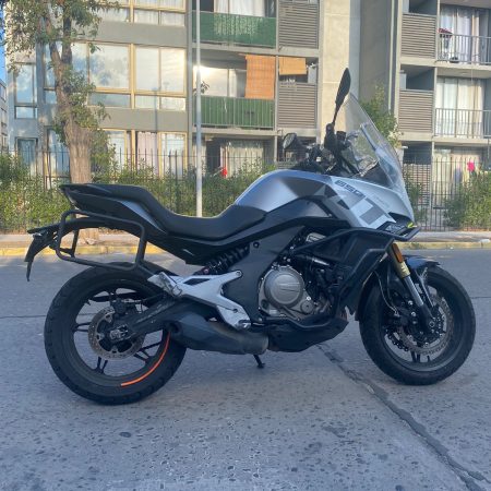 CF Moto 650 MT