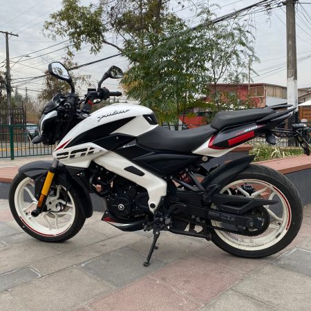 BAJAJ PULSAR NS200