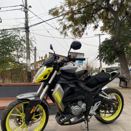 UM XTREET RS250