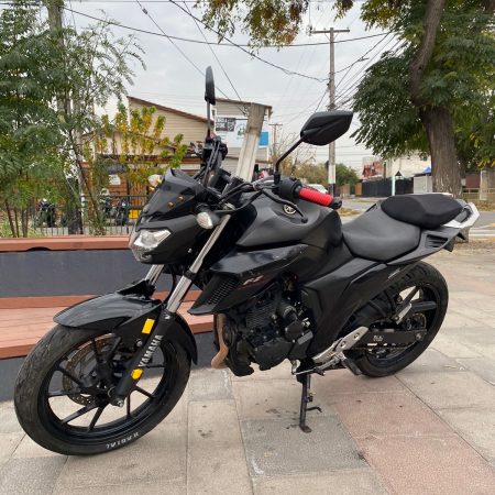 YAMAHA FZ25